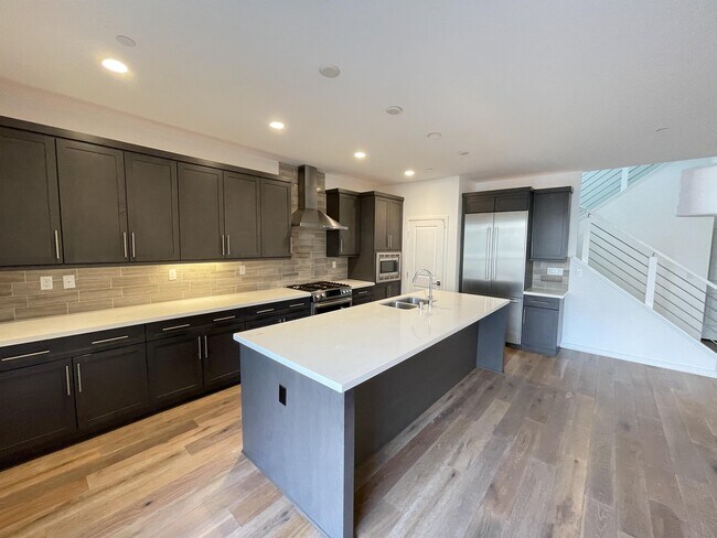 Building Photo - 8341 Summit Way