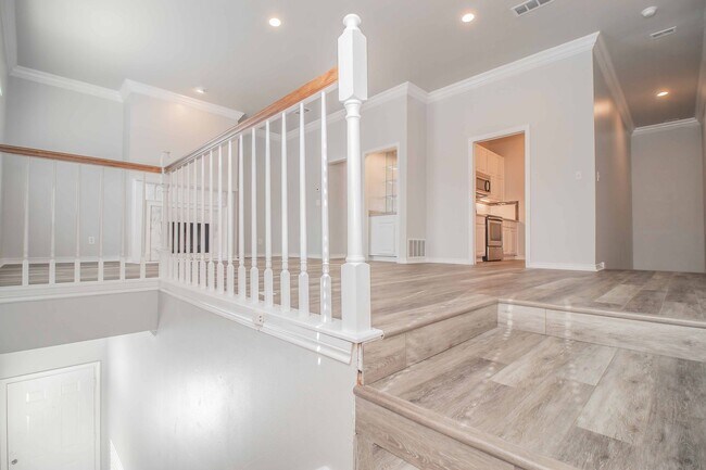 Building Photo - RENOVATED Birchman Place Townhomes!
