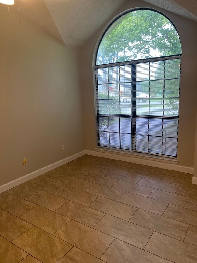 Building Photo - 1501 Green Acres Blvd