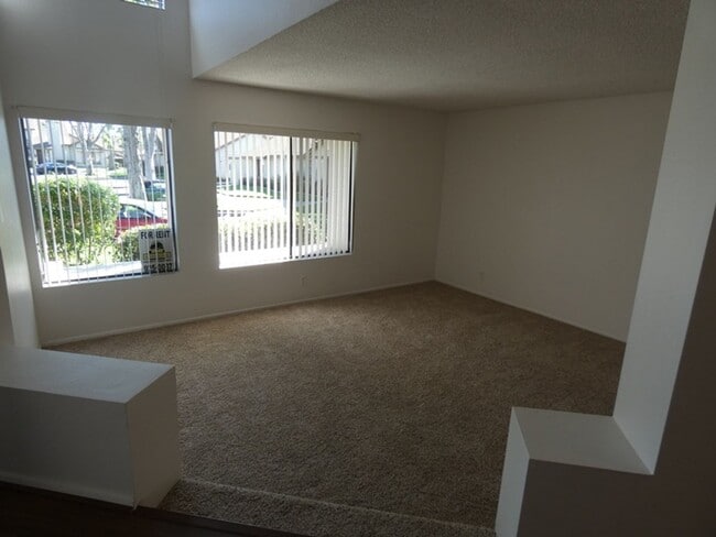 Building Photo - Spacious Townhome at Stonebridge