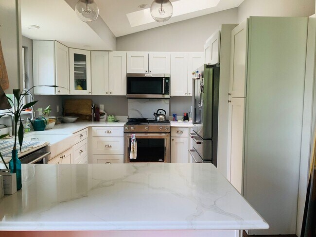 Foto del edificio - Executive Rental Fully Furnished PERFECT GETAWAY, MOUNTAIN RETREAT WITHIN TOWN!!