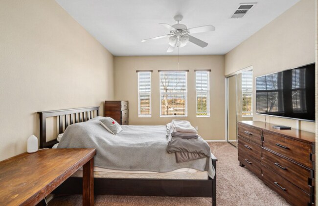 Foto del edificio - 17945 Lost Canyon Rd