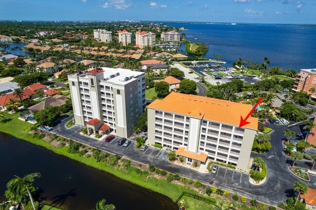 Building Photo - 3 bedroom 2.5 bathroom furnished condo