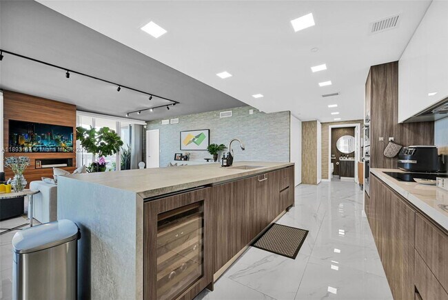 Foto del edificio - 488 NE 18th St