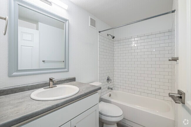 1BD, 1BA - 576SF - Actualizado - Randolph Court