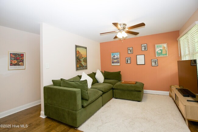Foto del edificio - 215 S Pinehurst St