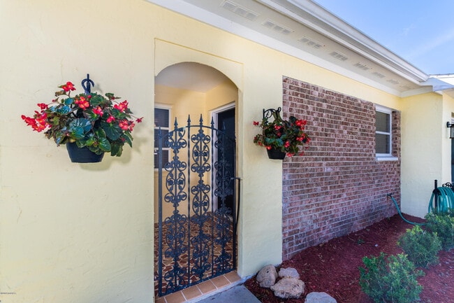 Foto del edificio - 136 Valencia Dr