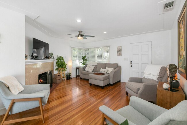 Foto del edificio - Spacious Talmadge Home WITH POOL!