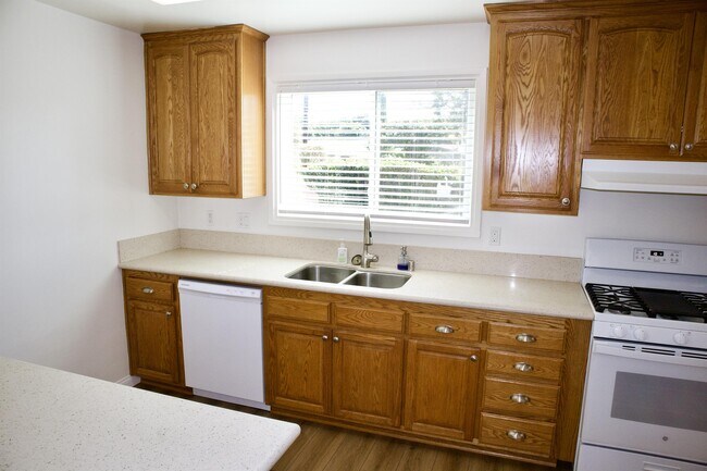 Building Photo - 3784 Conquista Ave