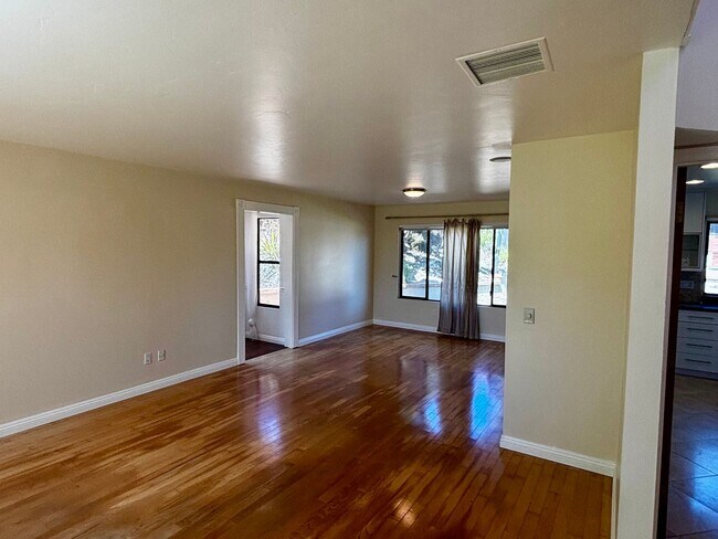 Building Photo - Beautiful La Jolla Alta Home!