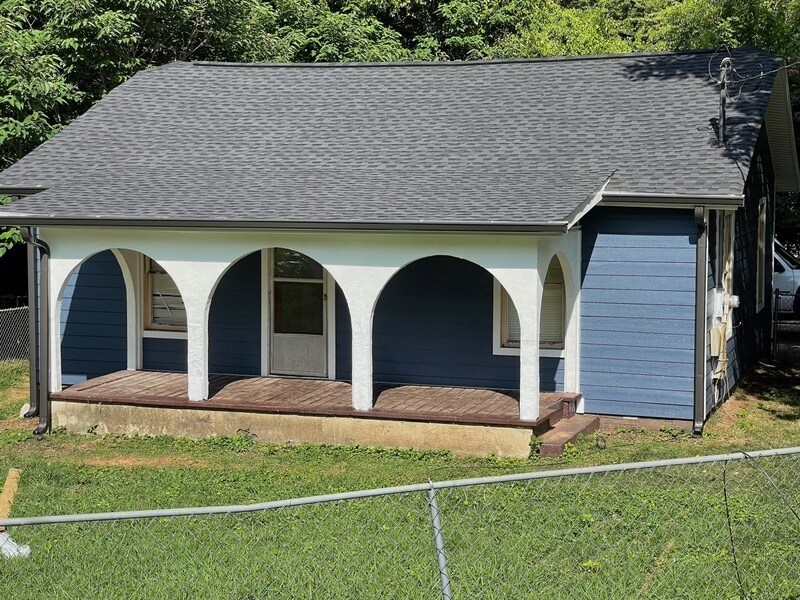 Primary Photo - 4038 Denham Rd
