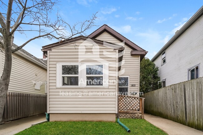 Building Photo - 1821 Marquette St