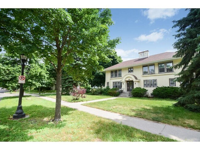 Foto del edificio - 116 Lexington Pkwy N