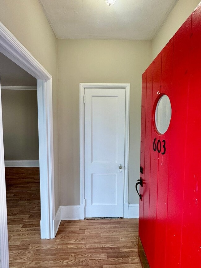 Building Photo - Charming 5-Bedroom Home with In-Law Suite ...