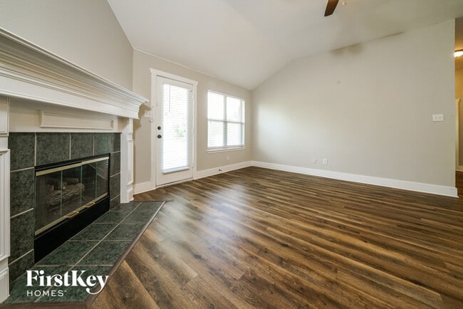 Building Photo - 11921 Hickory Cir