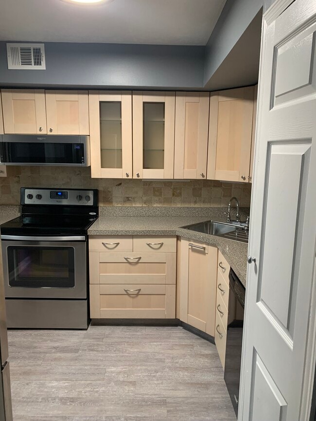 7752 Montgomery Rd Unit 16, Cincinnati, OH 45236 Condo for Rent in