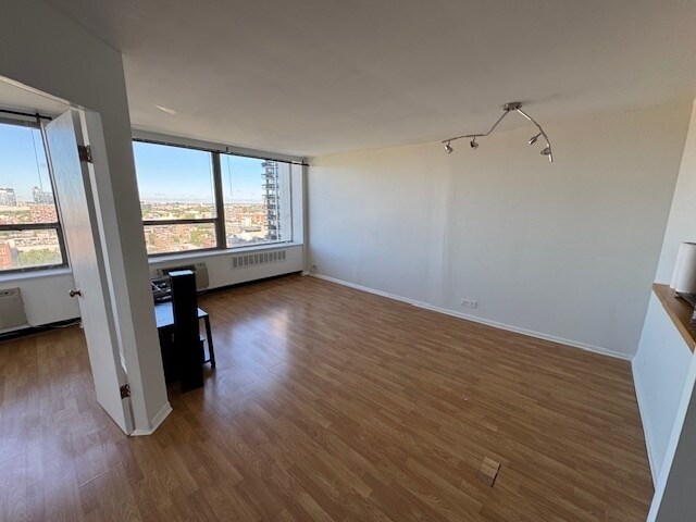 Foto del edificio - 1455 N Sandburg Terrace