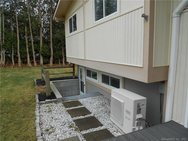 Building Photo - 36 Briarwood Dr