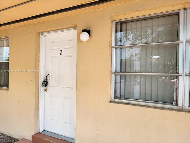 Foto del edificio - 16041 NE 19th Ct
