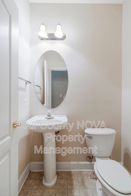 Foto del edificio - 8208 Riggos Way