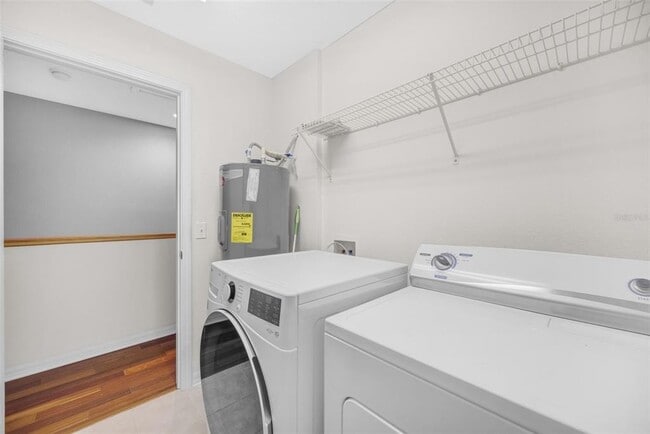 Building Photo - 6928 Hawthorne Trace Ln