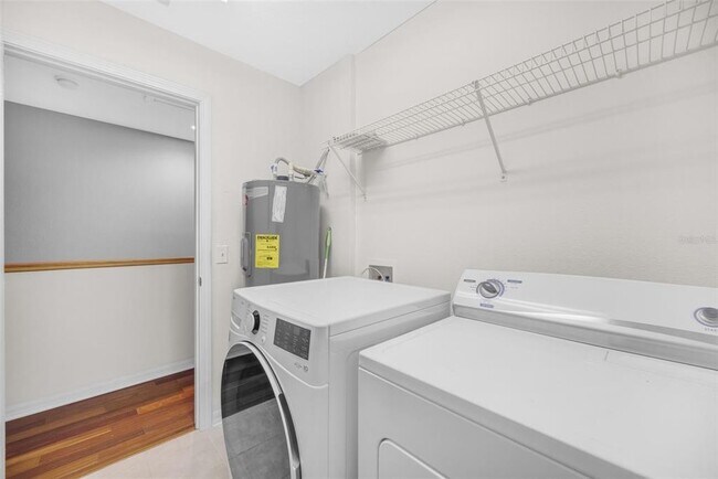 Foto del edificio - 6928 Hawthorne Trace Ln