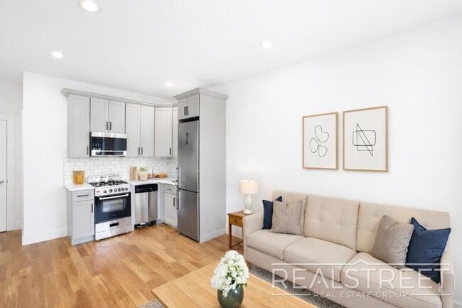 Building Photo - Stunning New 1 BED in North Crown Heights Brownstone