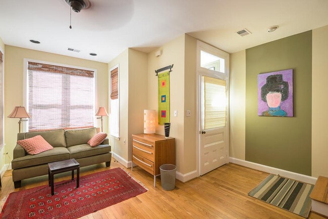 Building Photo - 504 Capitol Ct NE