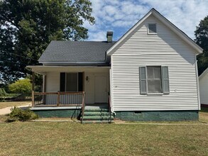 Building Photo - 15 Curran Ave