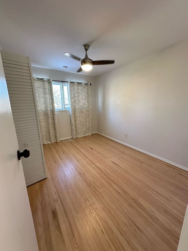 Building Photo - Gorgeous 3 Bedroom Home in the heart of J-...