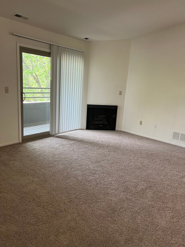 Building Photo - 2750 Windwood Dr