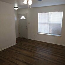 Building Photo - 105 Valley Cir
