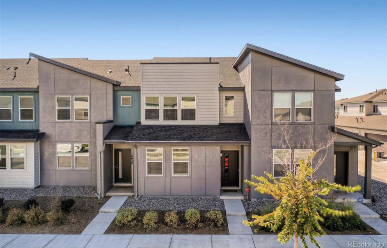 Foto principal - 16022 Warner Pl