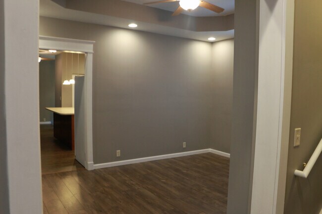 Building Photo - 710 N Plum St