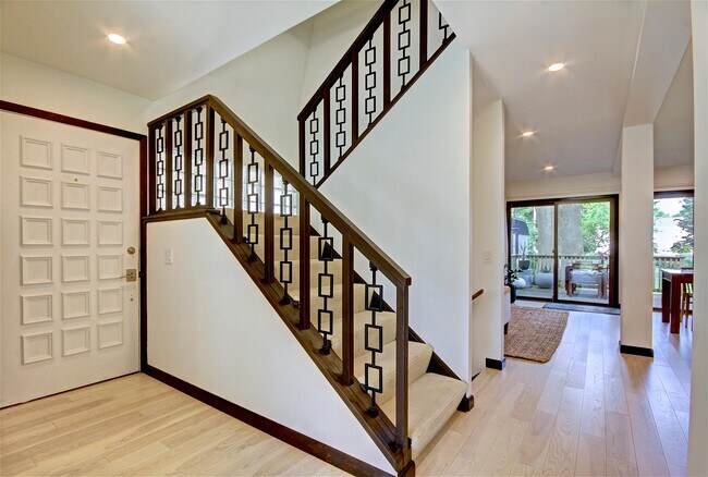 Foto del edificio - 384 Bradley Rd