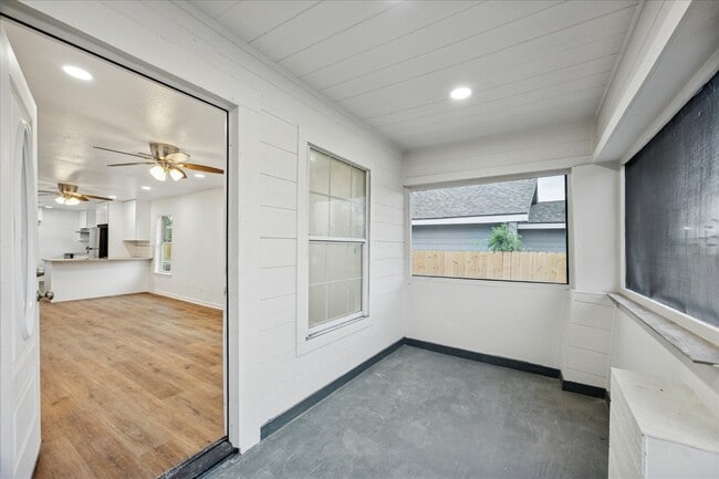 Building Photo - 1803 Simpson St