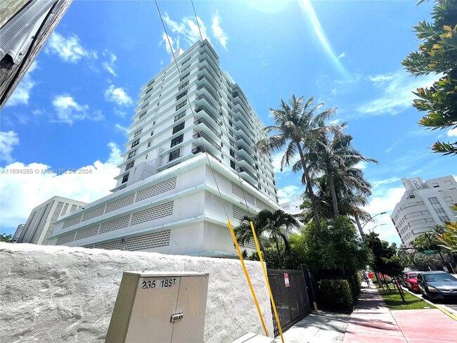 Foto del edificio - 1800 Collins Ave