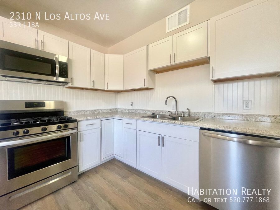 Primary Photo - 3bd/1ba University Area, Large Enclosed Ba...