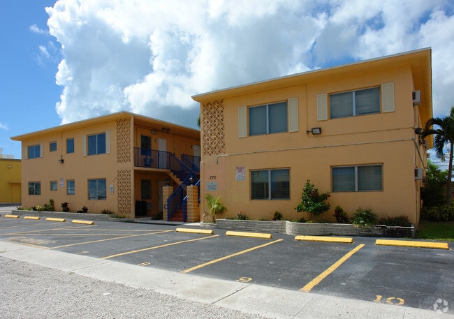 Building Photo - Palm Gardens