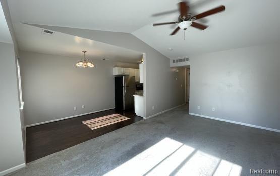 Foto del edificio - 27595 Harrison Woods Ln