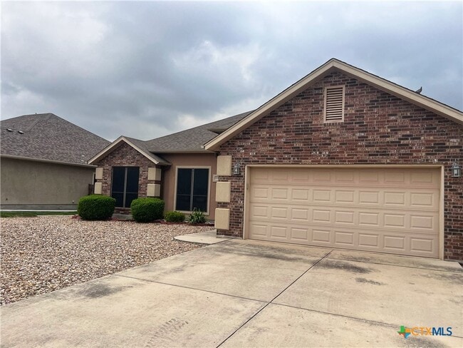Building Photo - 2213 Garden Gate Cir