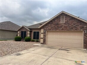 Building Photo - 2213 Garden Gate Cir