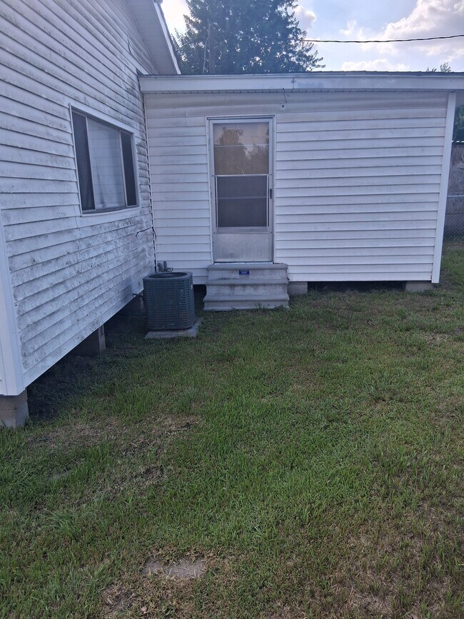 Building Photo - 3613 Stonham St
