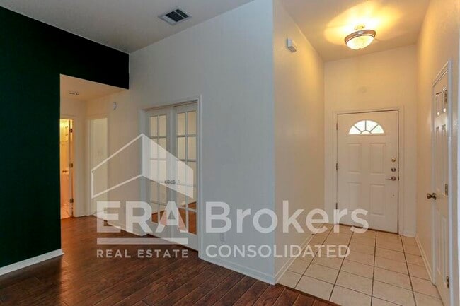 Building Photo - 2802 Southwood Dr