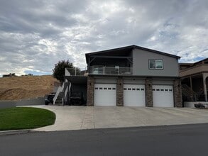 Building Photo - 2665 Bridle Trail Ln