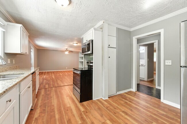 Building Photo - 3102 W Peek Rd NW