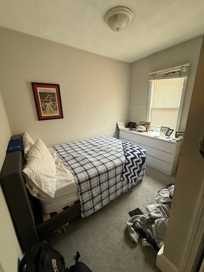 Building Photo - 186 L St