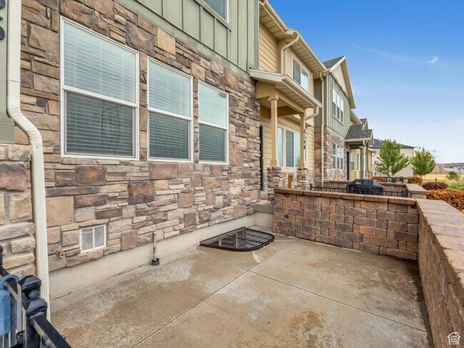 Building Photo - 8136 N Rock Creek Cove Ln