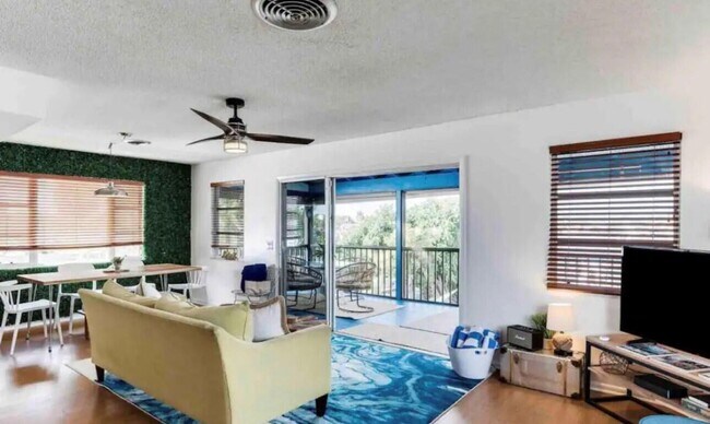 Foto del edificio - 4612 SE Boatyard Dr