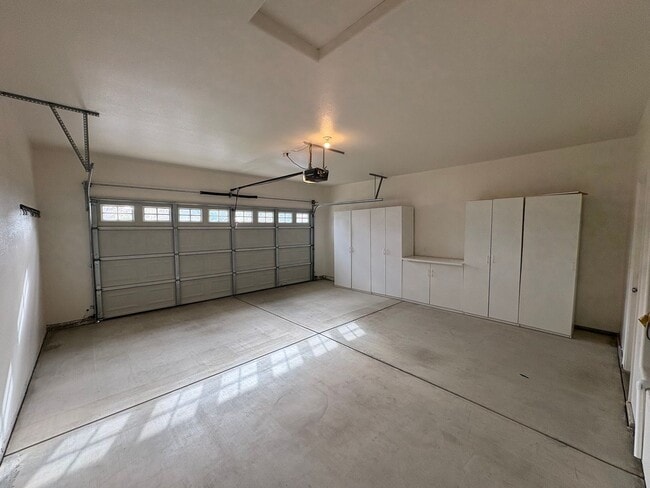 Foto del edificio - PRIVATE SHOWING ONLY! Immaculate 2 Story Home for Rent in Exeter!